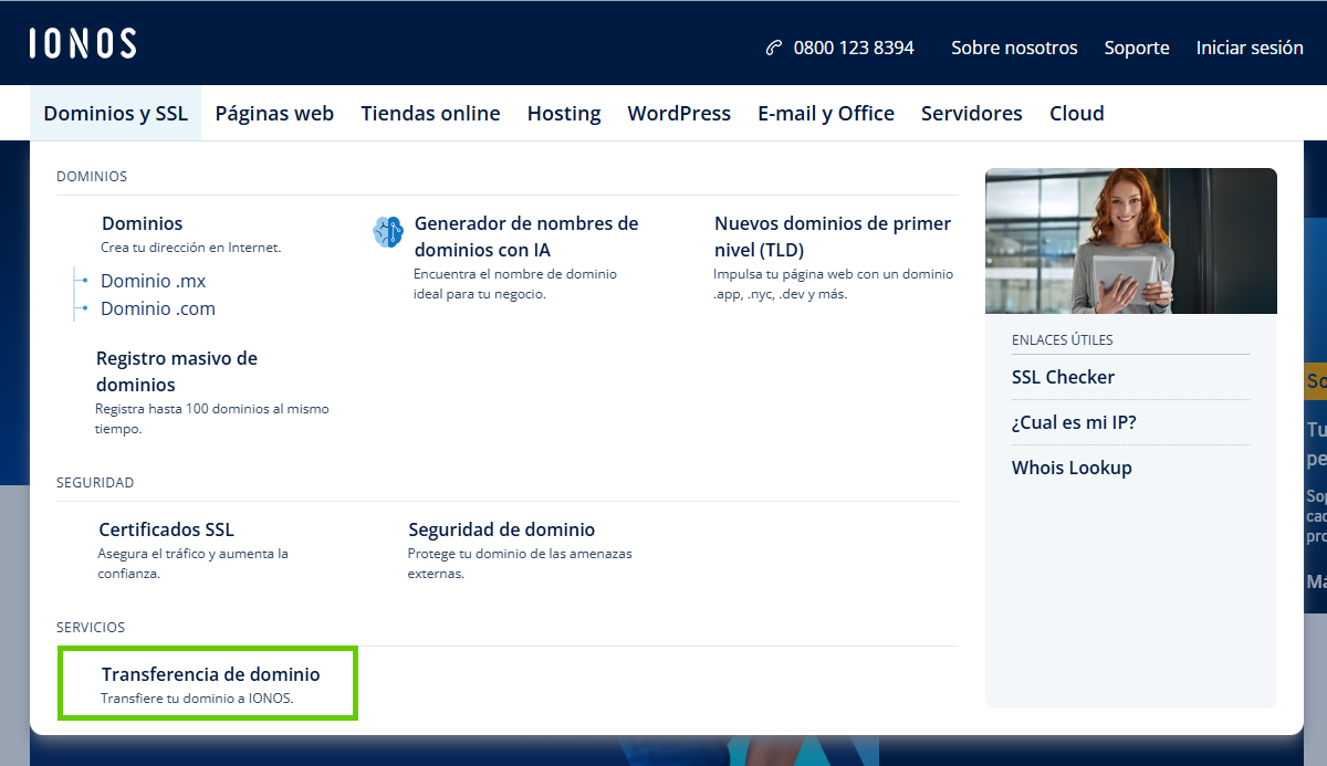 Captura de pantalla: en la página web de IONOS, aparece seleccionada la opción para transferir un dominio en la sección de Dominios y SSL
