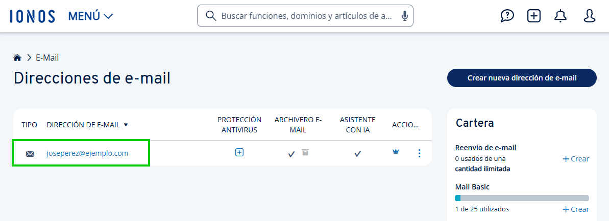 Captura de pantalla: se muestra la página direcciones de correo electrónico con la vista general de las direcciones configuradas. Una de las direcciones de e-mail está resaltada