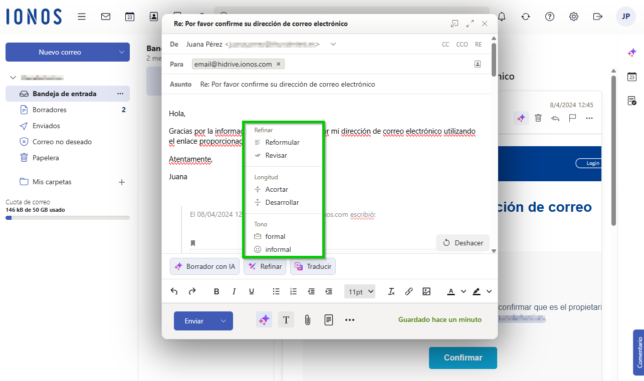 Captura de pantalla: se muestra un borrador de correo electrónico con texto seleccionado. El botón para refinar está seleccionado y aparece un menú con las opciones: reformular, revisar, acortar, desarrollar, formal, informal.