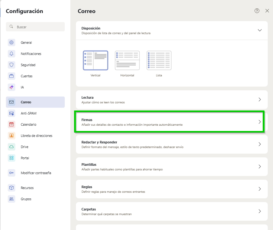 Captura de pantalla: en todos los ajustes se muestra la sección de correo. En esta sección, la opción para firmas aparece resaltada