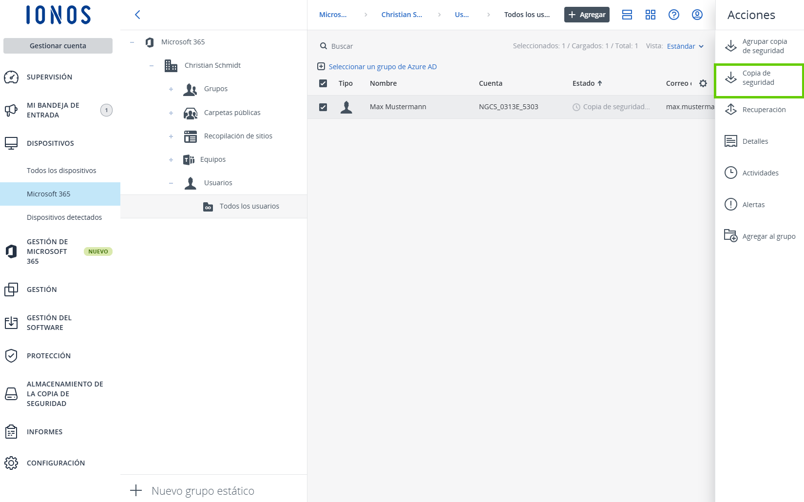 Captura de pantalla: en la Consola de Cyber Protect se muestra la sección de Microsoft 365 y  la opción de copias de seguridad está resaltada en el menú derecho de acciones