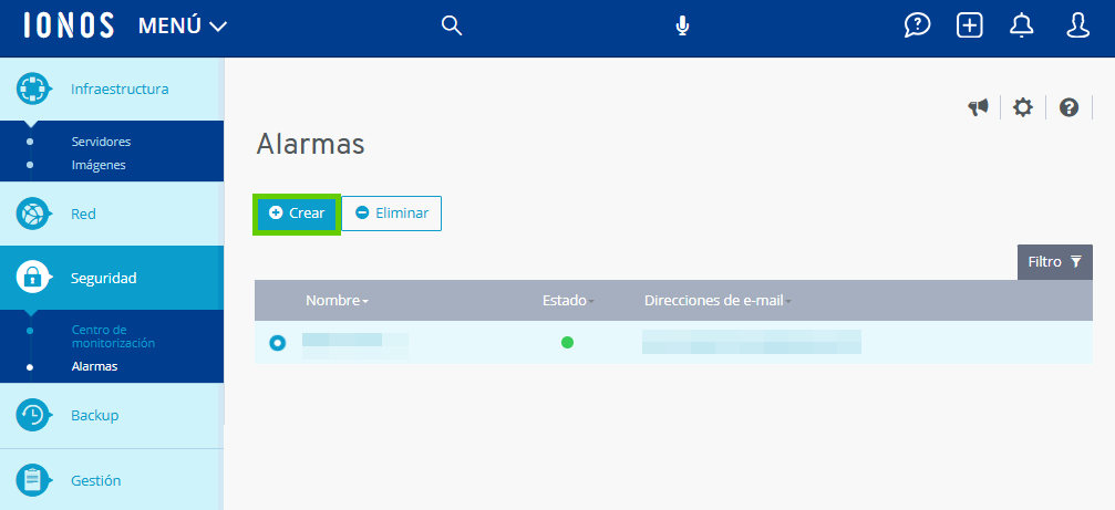 Captura de pantalla: la sección Seguridad > Alarmas se muestra en el Cloud Panel. En esta sección se resalta el botón para crear una alarma