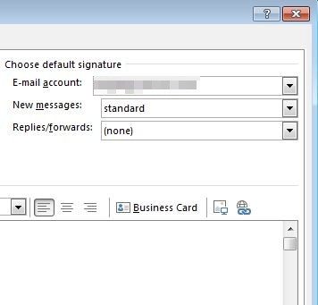 Captura de pantalla parcial de la configuración de firmas de Microsoft Outlook: botones desplegables para seleccionar firmas predeterminadas