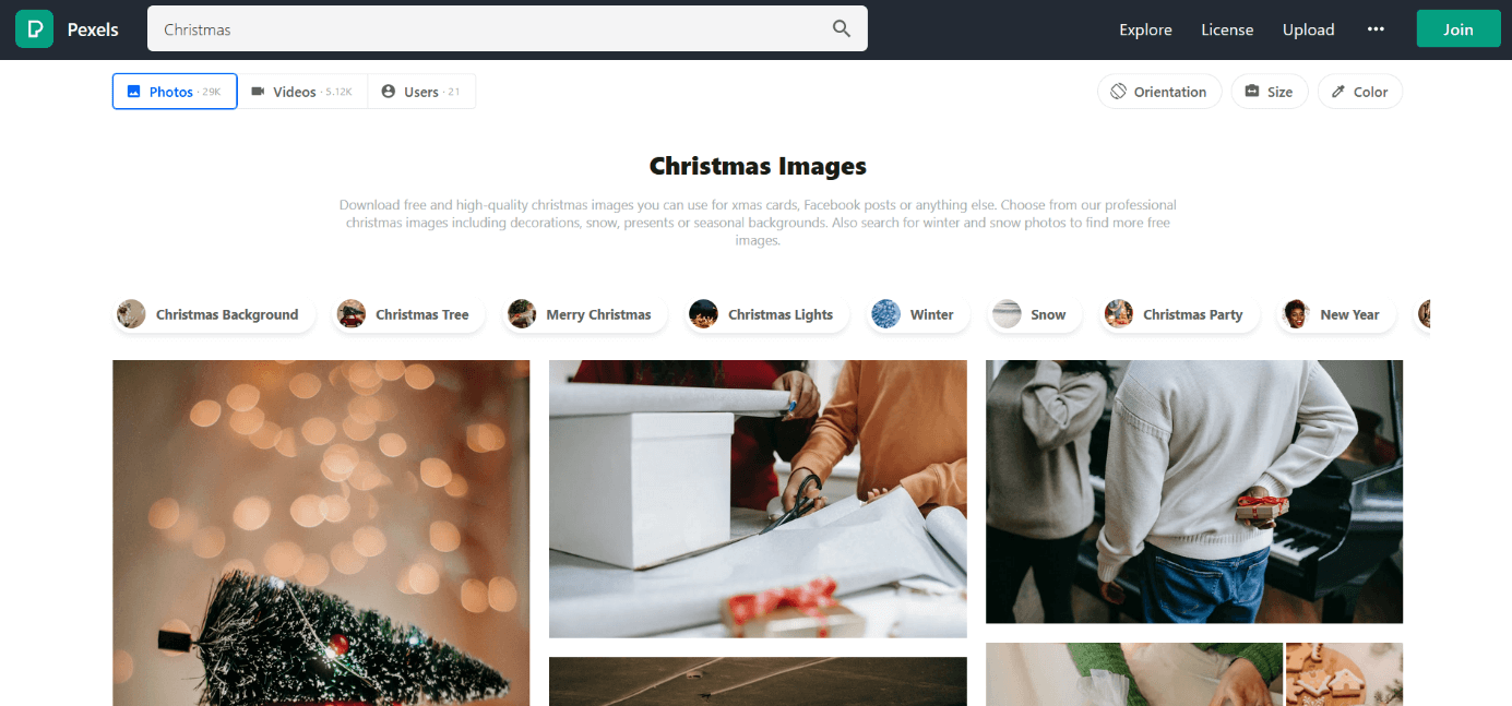 Captura de pantalla del banco de imágenes Pexels, con la búsqueda “Christmas”