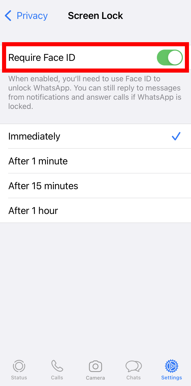 Captura de pantalla en iPhone de la opción de bloqueo de pantalla en WhatsApp