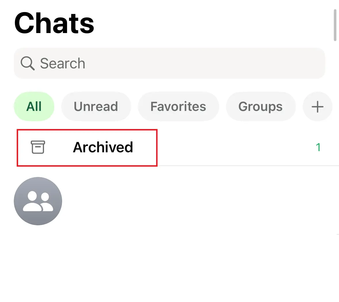 Imagen: Captura de pantalla en iPhone con la opción de “Archivados” de WhatsApp encima del listado de conversaciones