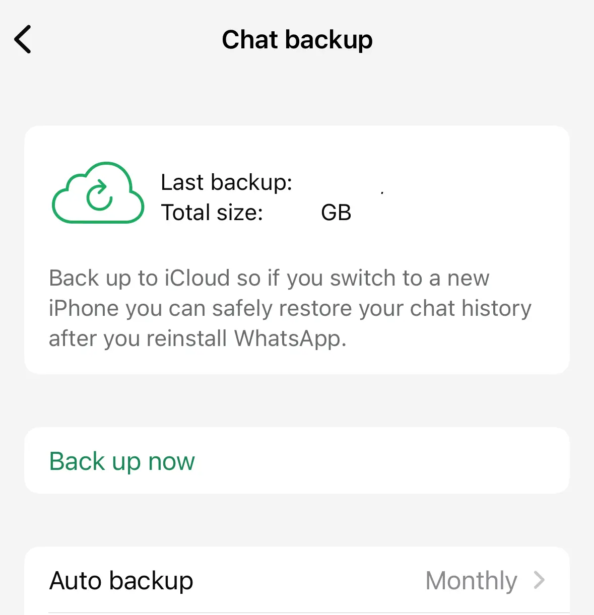 Imagen: Captura de pantalla de iPhone en el apartado de “Chat backup” de WhatsApp que indica que primero es necesario iniciar sesión en iCloud